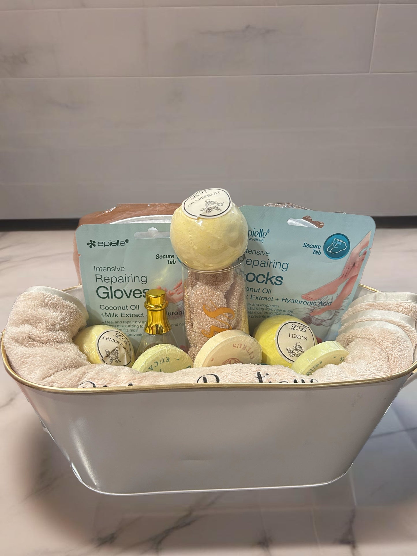 Cream Run Metal Tub Basket