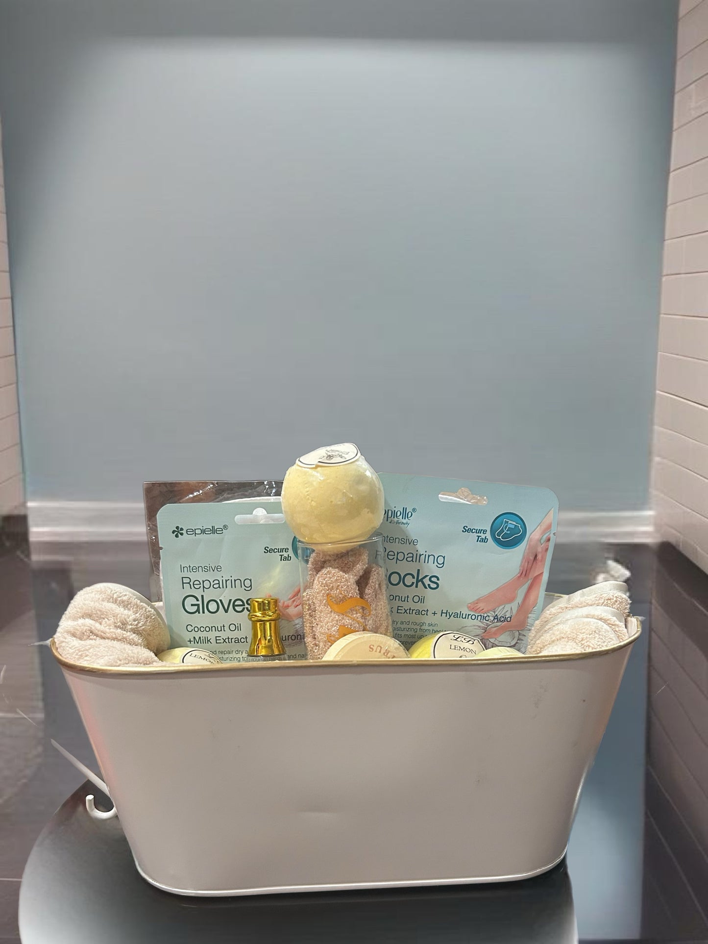 Cream Run Metal Tub Basket